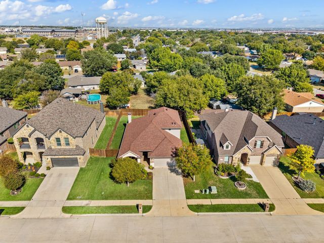 612 Ravenwood Drive, Saginaw, TX 76179