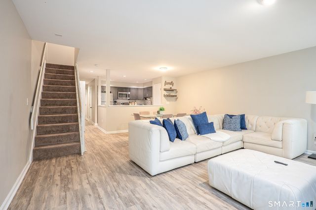 32 Deer Run 32, Bethel, CT 06801