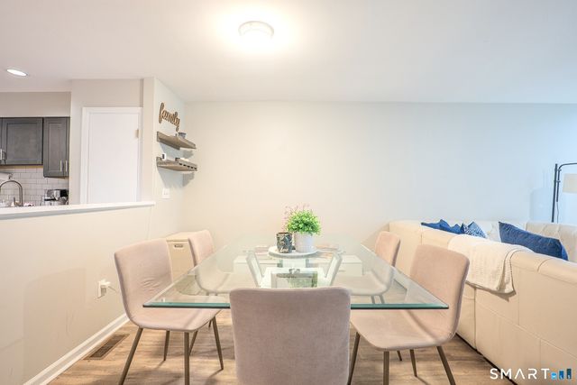 32 Deer Run 32, Bethel, CT 06801