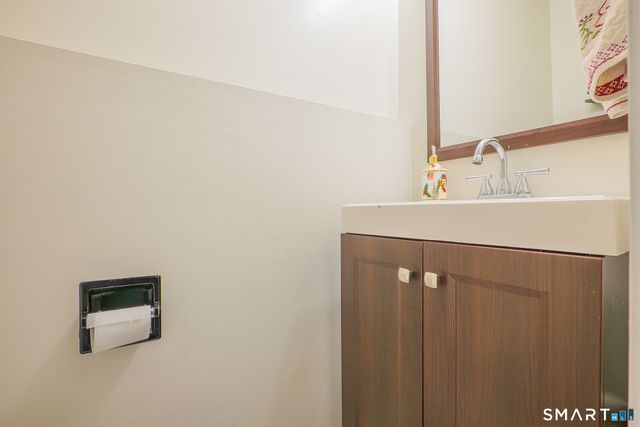 32 Deer Run 32, Bethel, CT 06801