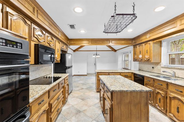 9906 Chimney Hill Lane, Dallas, TX 75243