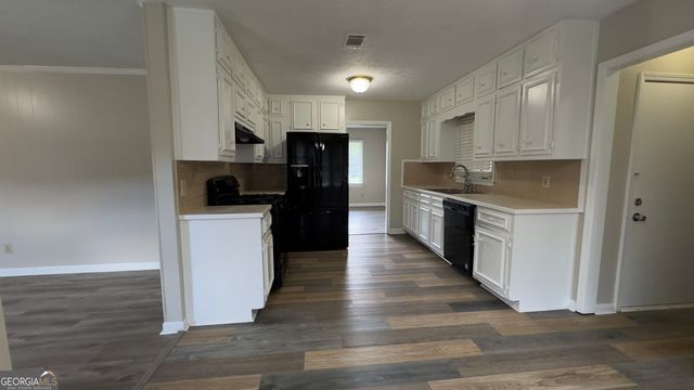 1050 Forest Heights Road, Stone Mountain, GA 30083