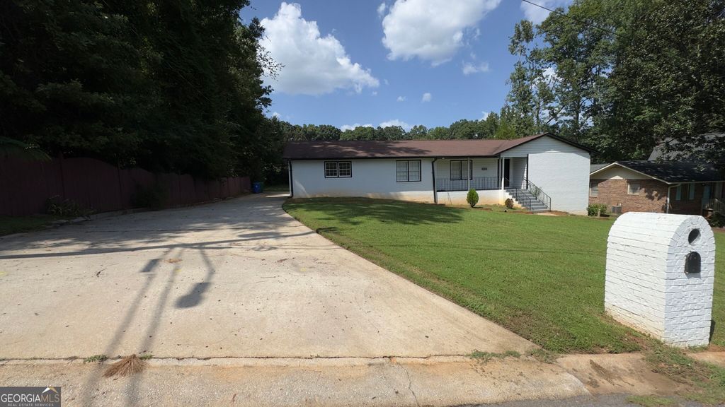 1050 Forest Heights Road, Stone Mountain, GA 30083