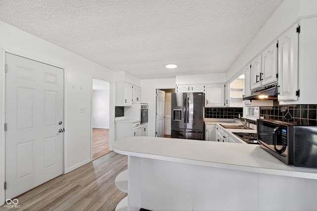 1042 E Logan Street, Brownsburg, IN 46112