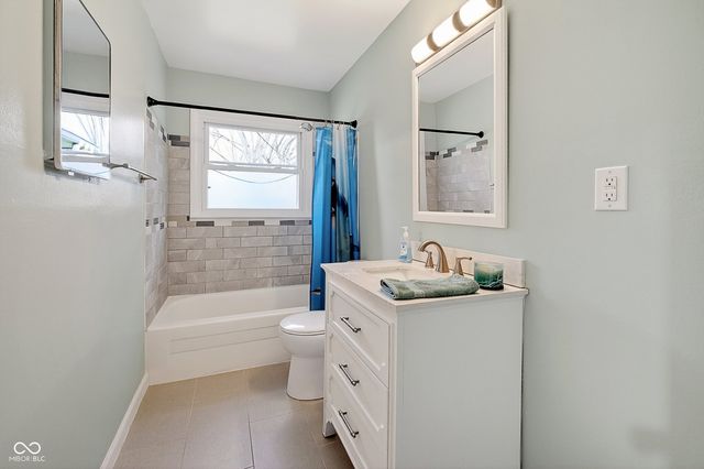 1042 E Logan Street, Brownsburg, IN 46112