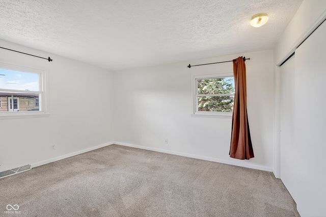 1042 E Logan Street, Brownsburg, IN 46112