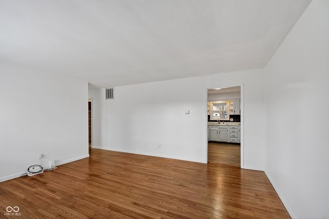 1042 E Logan Street, Brownsburg, IN 46112