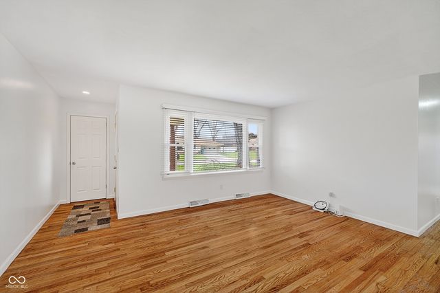 1042 E Logan Street, Brownsburg, IN 46112