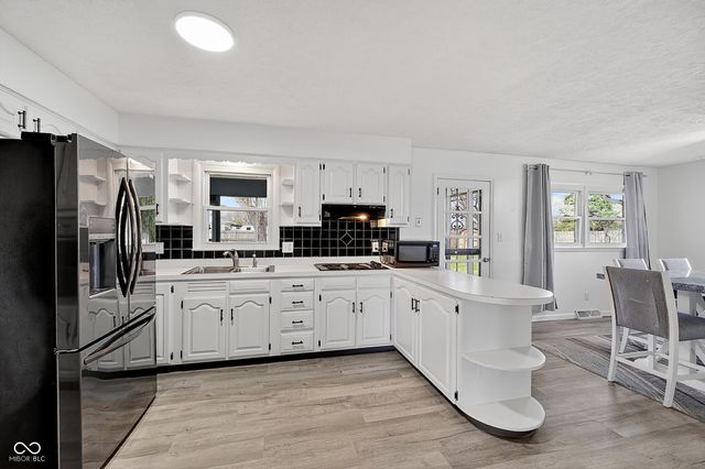 1042 E Logan Street, Brownsburg, IN 46112