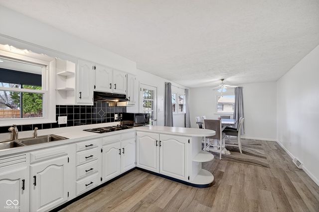 1042 E Logan Street, Brownsburg, IN 46112