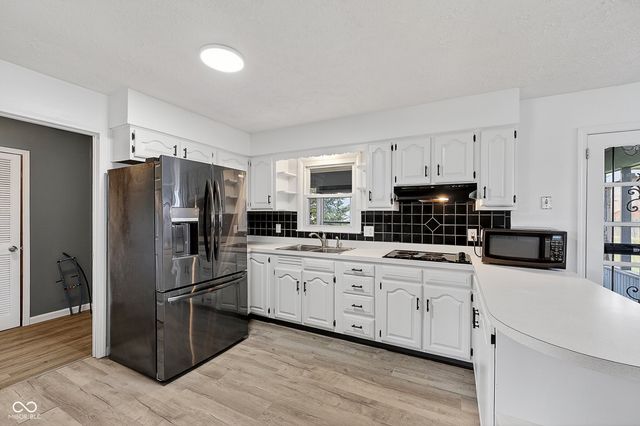 1042 E Logan Street, Brownsburg, IN 46112