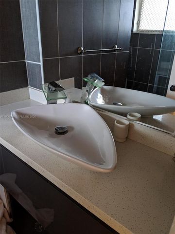 1660 NE 191st St 104-1, Miami, FL 33179