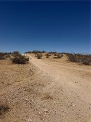 39 Leaping Lizard Lane, Apple Valley, CA 92307