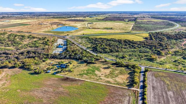 120 Vaughan LN, Tioga, TX 76271