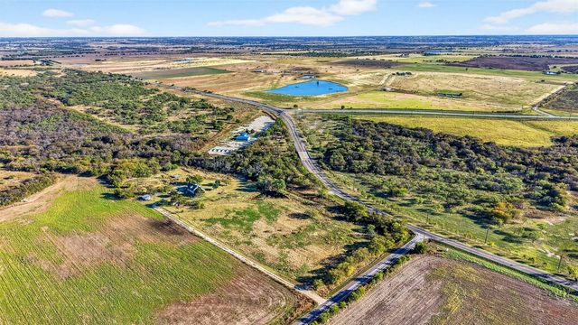 120 Vaughan LN, Tioga, TX 76271