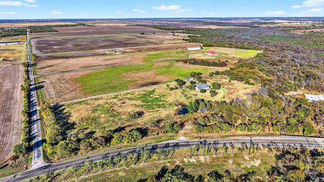 120 Vaughan LN, Tioga, TX 76271