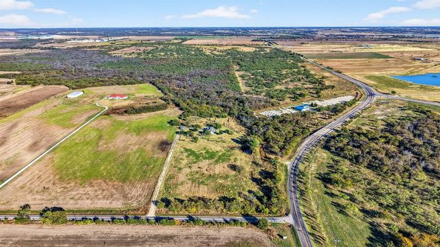 120 Vaughan LN, Tioga, TX 76271