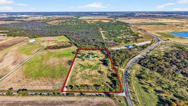 120 Vaughan LN, Tioga, TX 76271