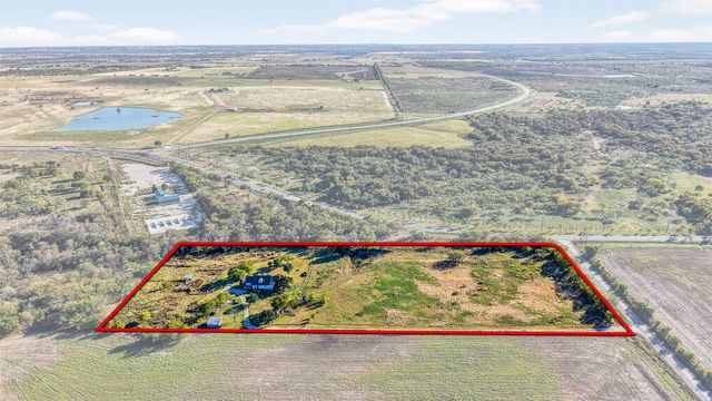 120 Vaughan LN, Tioga, TX 76271
