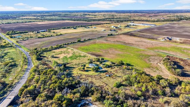 120 Vaughan LN, Tioga, TX 76271
