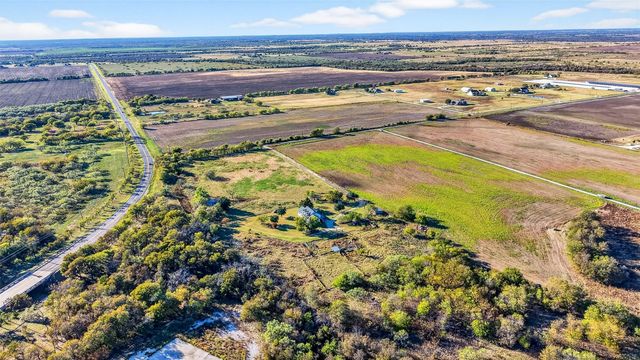 120 Vaughan LN, Tioga, TX 76271