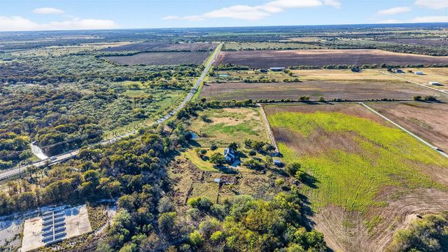 120 Vaughan LN, Tioga, TX 76271