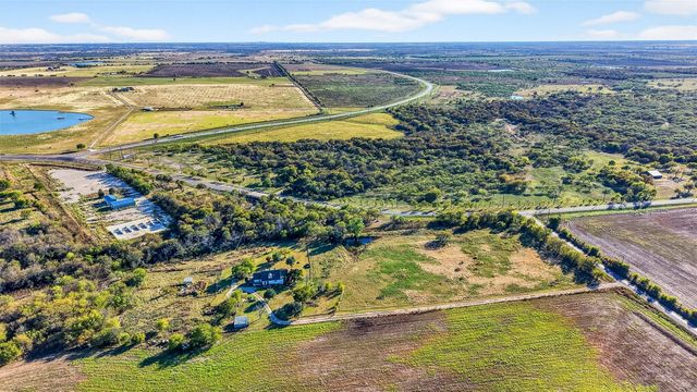 120 Vaughan LN, Tioga, TX 76271