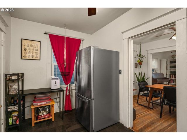 6056 Ne WILLOW St, Portland, OR 97213