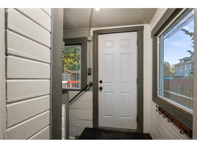 6056 Ne WILLOW St, Portland, OR 97213