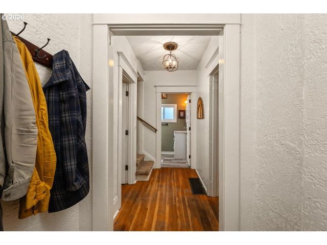 6056 Ne WILLOW St, Portland, OR 97213