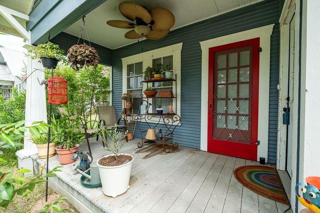 1111 McLain ST, Taylor, TX 76574