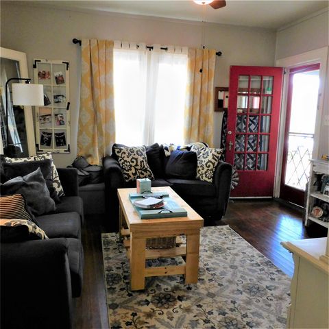 1111 McLain ST, Taylor, TX 76574