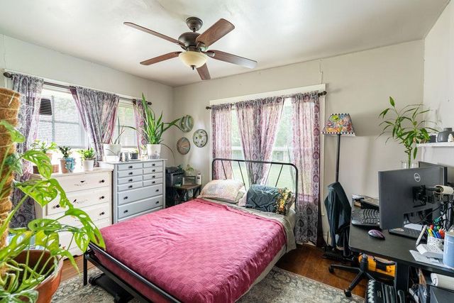 1111 McLain ST, Taylor, TX 76574