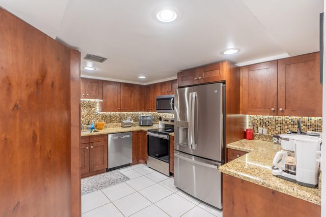 16401 Golf Club Road 113, Weston, FL 33326