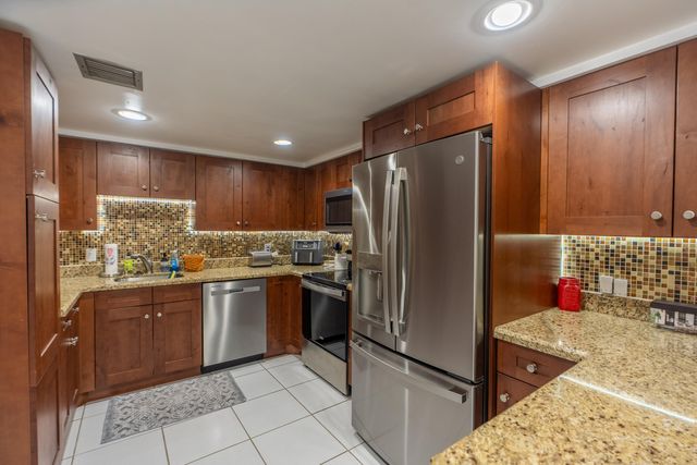 16401 Golf Club Road 113, Weston, FL 33326