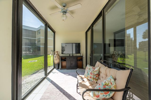 16401 Golf Club Road 113, Weston, FL 33326