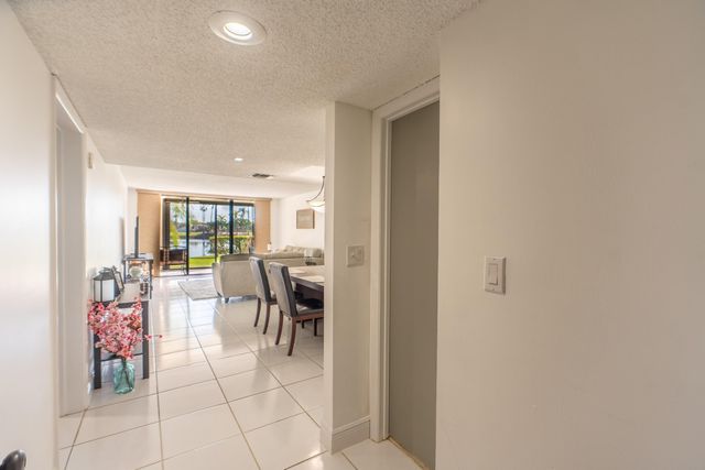 16401 Golf Club Road 113, Weston, FL 33326