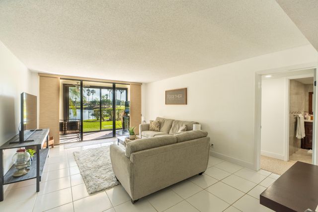 16401 Golf Club Road 113, Weston, FL 33326