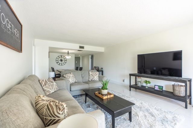 16401 Golf Club Road 113, Weston, FL 33326
