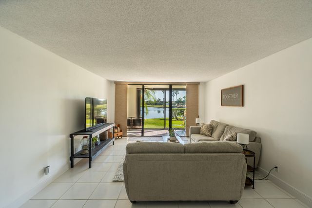 16401 Golf Club Road 113, Weston, FL 33326