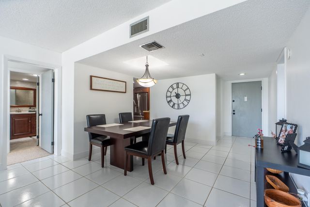 16401 Golf Club Road 113, Weston, FL 33326