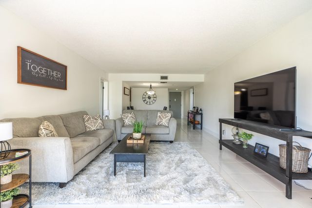 16401 Golf Club Road 113, Weston, FL 33326