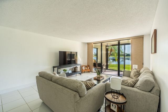 16401 Golf Club Road 113, Weston, FL 33326
