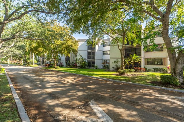 16401 Golf Club Road 113, Weston, FL 33326