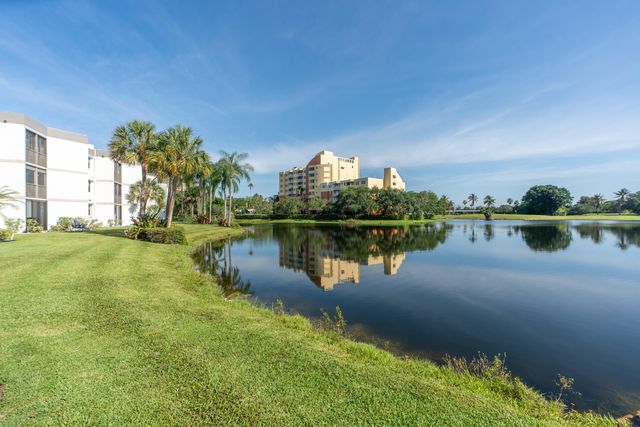 16401 Golf Club Road 113, Weston, FL 33326