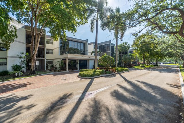 16401 Golf Club Road 113, Weston, FL 33326