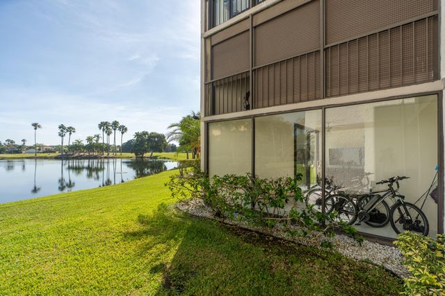 16401 Golf Club Road 113, Weston, FL 33326