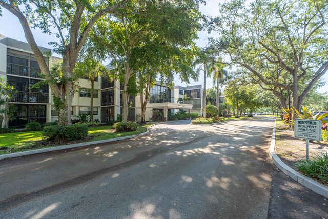 16401 Golf Club Road 113, Weston, FL 33326