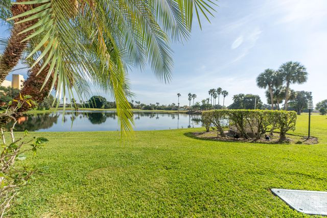 16401 Golf Club Road 113, Weston, FL 33326