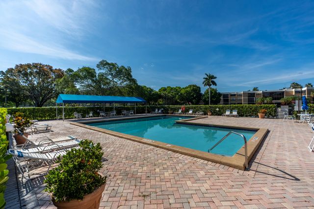 16401 Golf Club Road 113, Weston, FL 33326